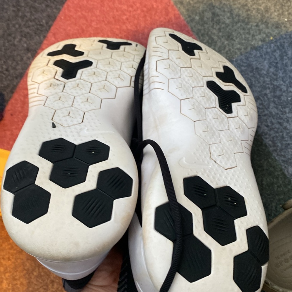 Nikes - Picture 3 of 4